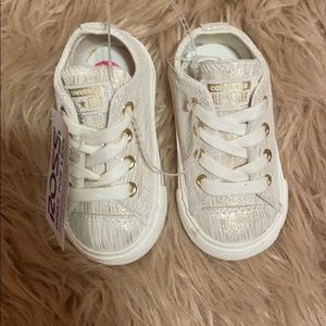 Converse size 4